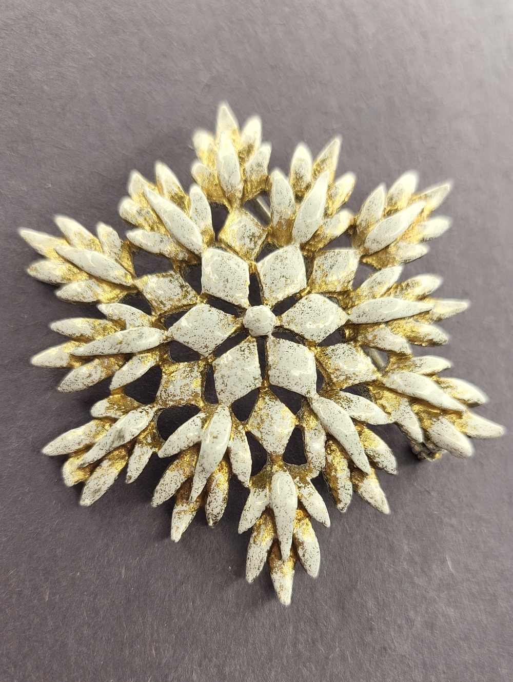 Vintage White and Gold Floral Burst Brooch - Women Jewelry